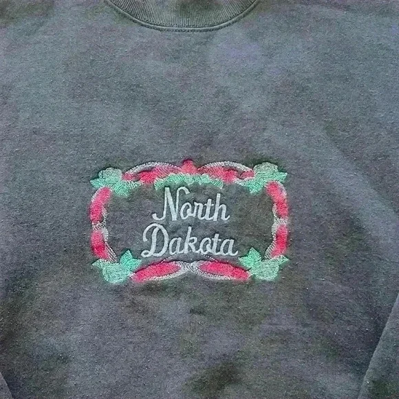 Vintage Embroidered North Dakota Crewneck Sweatshirt Large - Picture 4 of 4
